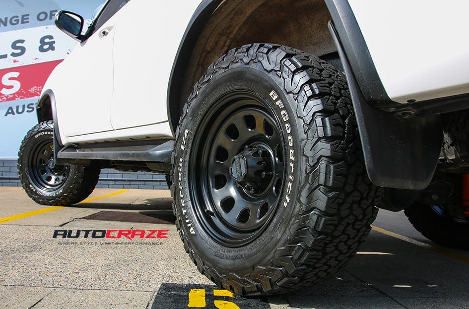 TOYOTA FORTUNER D HOLE BLACK